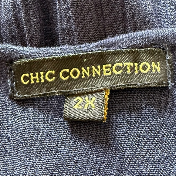 Chic Connection Sleeveless Navy Top with White Embroidery in Size 2X - Picture 5 of 7